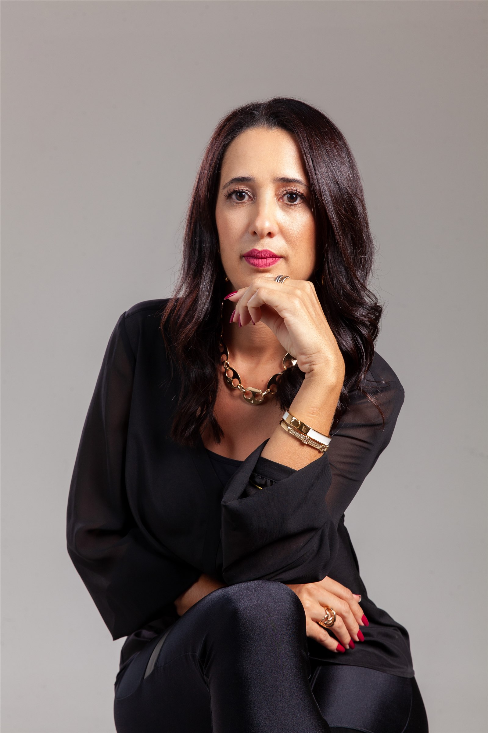 Ieda Venancio em retrato contemplativo